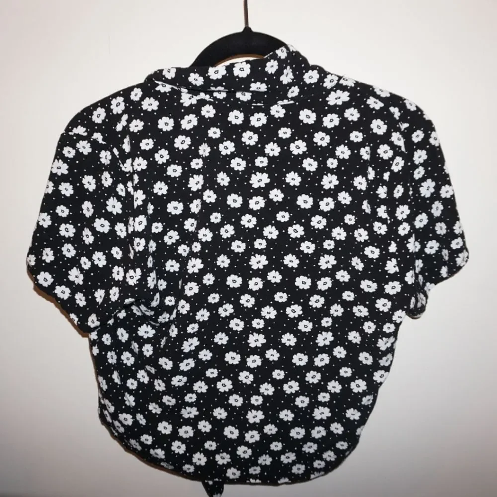 Black forever 21 blouse - Picture 2 of 2